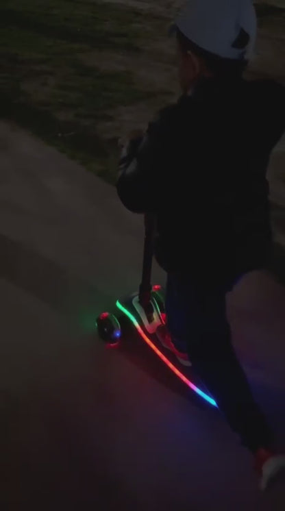 LED Işıklı Çocuk Scooter + Ücretsiz Koruyucu Set (Dengeli & Güvenli Sürüş)